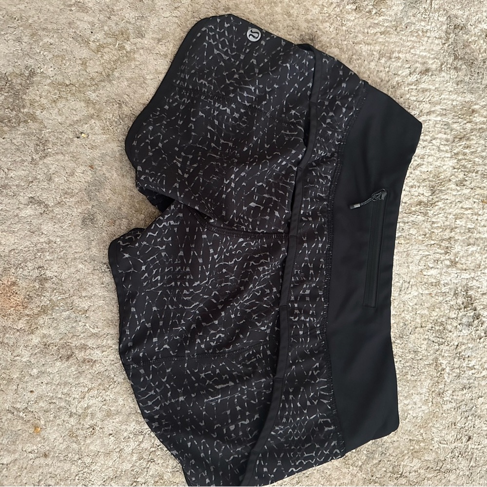 Lululemon low rise 2.5 inch speed shorts size 2